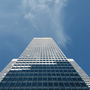 Meble w architekturze zrównoważonej: materiały, producenci i certyfikaty